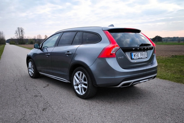 Volvo V60 cena 59900 przebieg: 178160, rok produkcji 2016 z Suraż małe 37